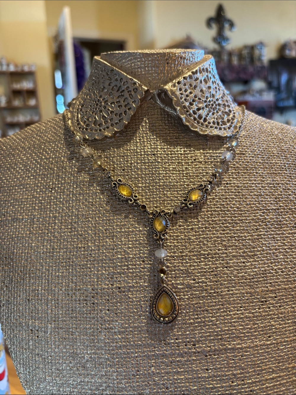 Vintage-Inspired Yellow Teardrop Pendant Necklace